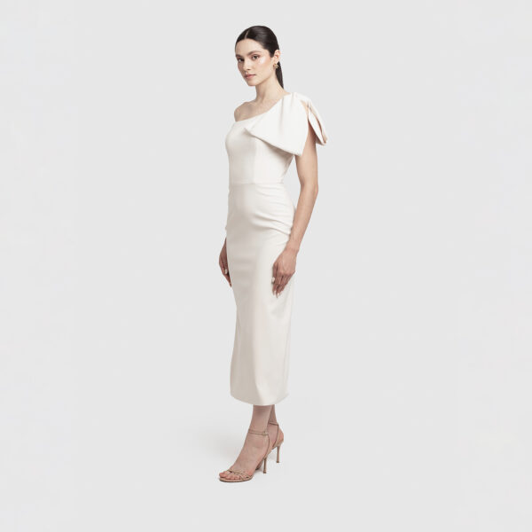Bow Down Midi Dress in Ivory - Imagen 2