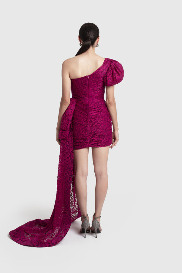 God is a Woman in Magenta - Imagen 3