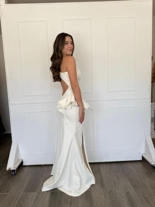 Ruffle Gown in Ivory - Imagen 2